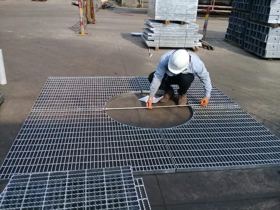 Gia công lắp đặt tấm Grating theo yêu cầu Gia công lắp đặt tấm Grating theo yêu cầu