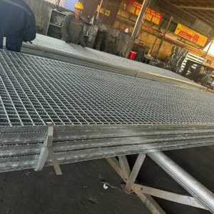 Gia công sàn thao tác theo yêu cầu