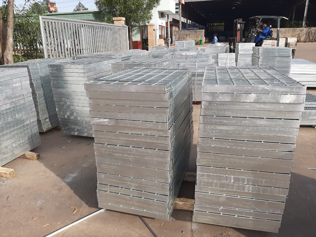 Giá sàn thao tác Grating Giá sàn thao tác Grating