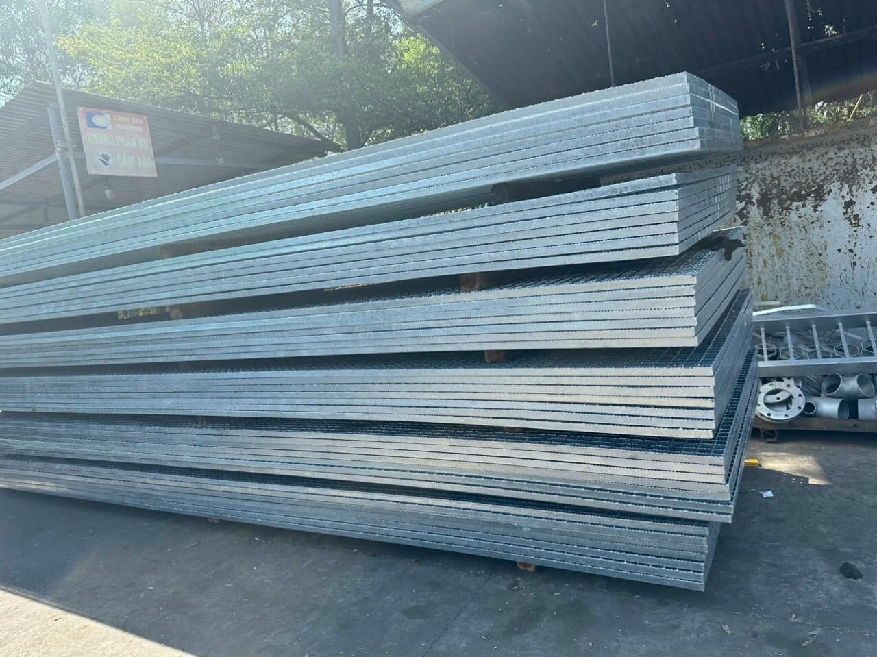 Ưu điểm của sàn thao tác Grating Ưu điểm của sàn thao tác Grating