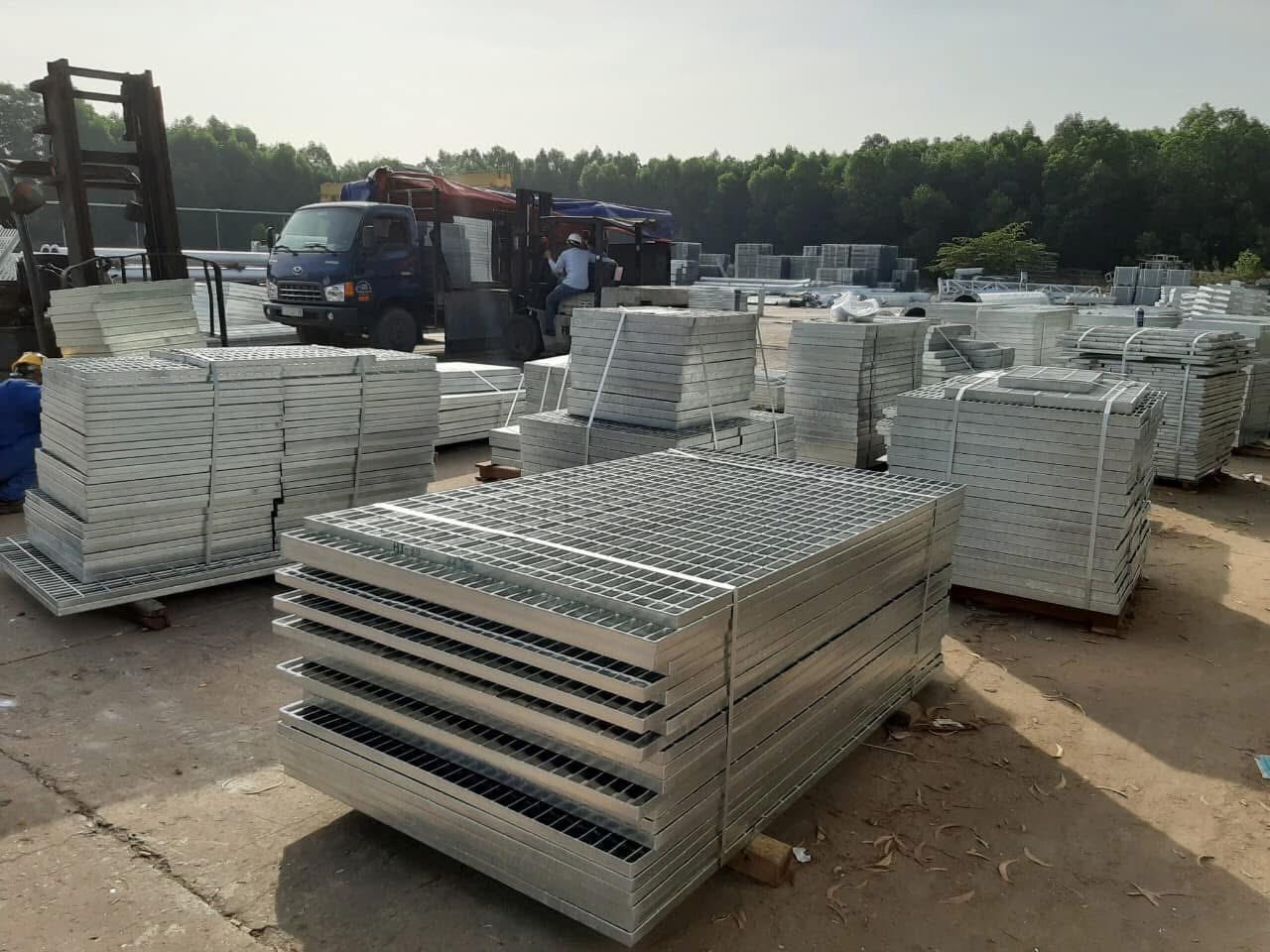 Xưởng sản xuất tấm Grating giá rẻ Xưởng sản xuất tấm Grating giá rẻ